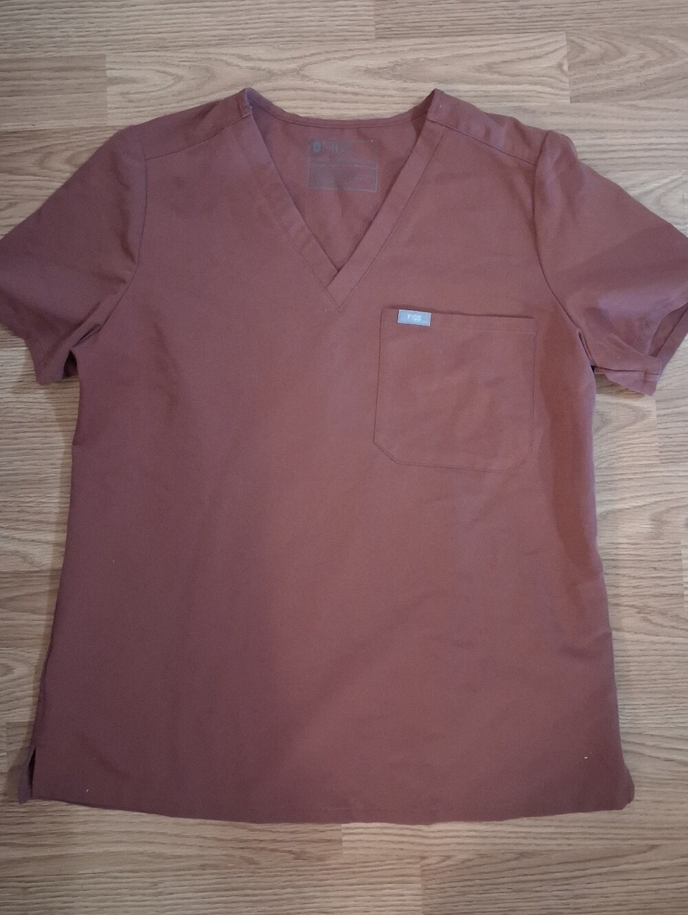 FIGS Catarina One Pocket Scrub Top. Womens. Size Medium. Mauve.